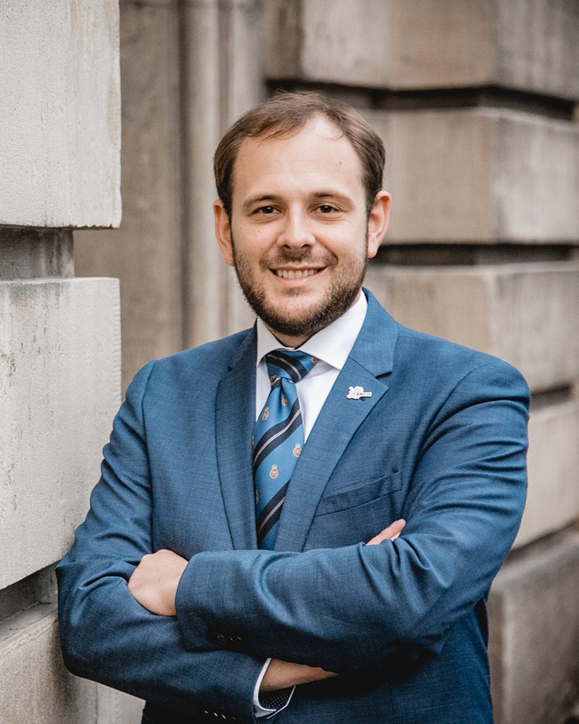 Prof. Dr. Dennis Riehle